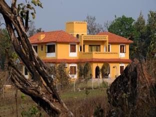 Courtyard House Hotel Kanha Bagian luar foto