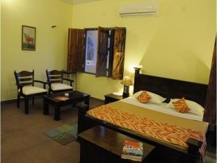 Courtyard House Hotel Kanha Bagian luar foto